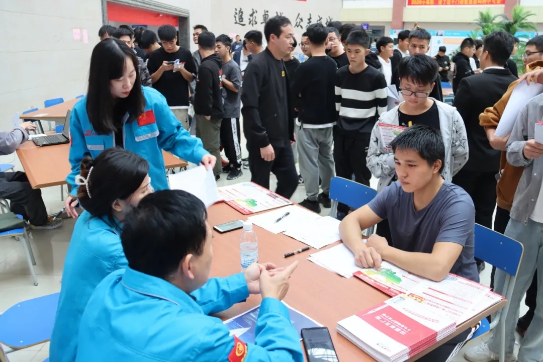 江西应用科技学院举办实习双选会